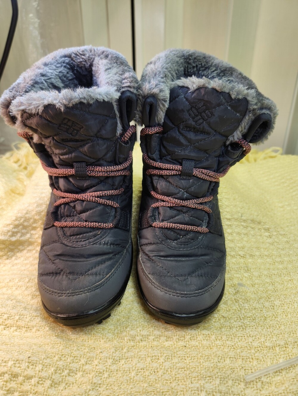 Columbia Kids Snow Boots Gray with Pink Laces